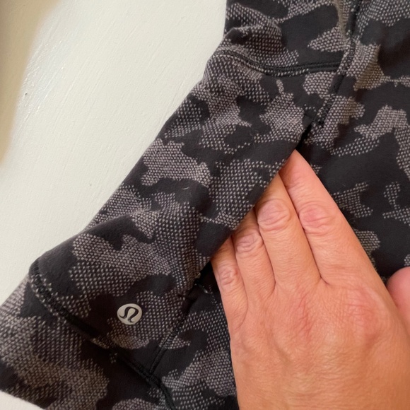 Lululemon WomenTop Sz4 Athletic Camo Jacquard Fitted Running Yoga Performance - Picture 7 of 13
